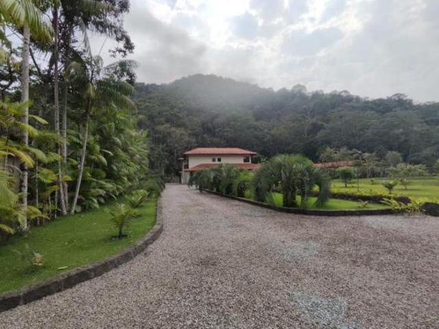 Ubatuba, Ressaca Magnifica casa em condomínio, 06 dormitórios 04 suítes, amplo terreno de 5.000