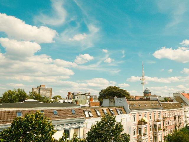 Über den Dächern des Karoviertels – Penthouse mit Dachterrasse & Fernsehturmblick