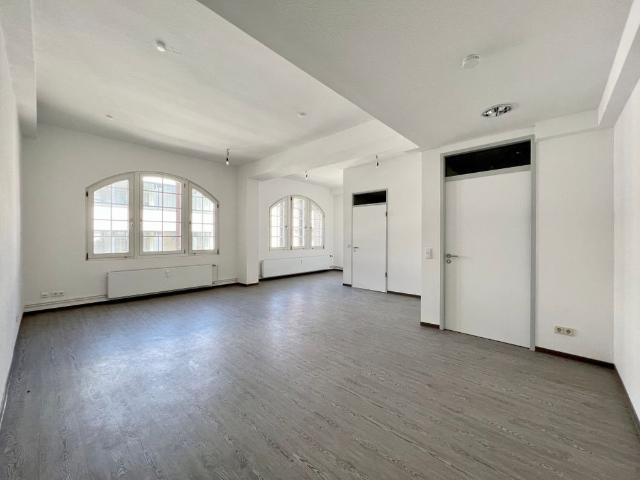 Über den Dächern der City: LOFTartige 2 Zimmer Altbauwohnung mitten im Stadtzentrum