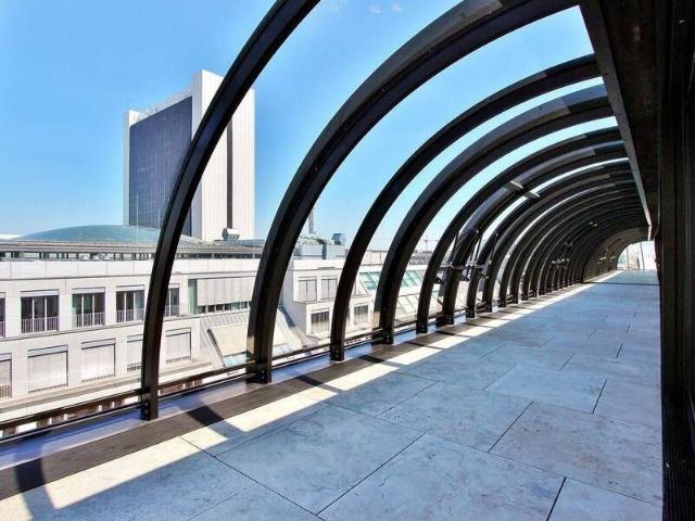 Über den Dächern der Friedrichstadt: Weitläufiges Penthouse im Upper Eastside Berlin