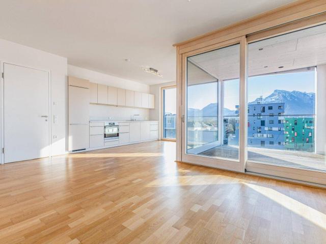ÜBER DEN DÄCHERN DER RIEDENBURG: Moderne 3 Zimmer Wohnung mit Terrasse