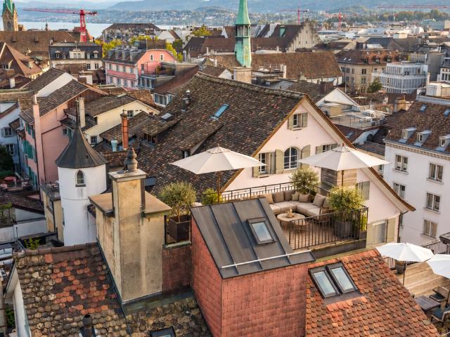 Über den Dächern der Stadt: Attika Maisonette mit Lift und Weitblick