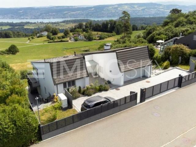 Über den Dächern  Edles Wohnen mit Blick auf den Zürichsee