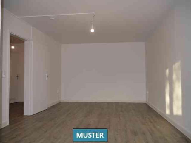 Über den Dächern: helle 2 Zimmer Dachgeschosswohnung mit großem Balkon