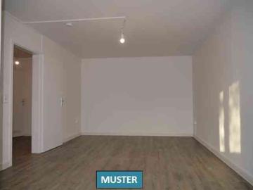 Über den Dächern: helle 2 Zimmer Dachgeschosswohnung mit großem Balkon