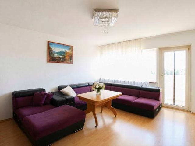 Über den Dächern ins Grüne – helle 4 Zimmer Wohnung mit Balkon und Weitblick