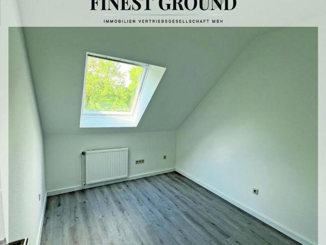 Über den Dächern: Kernsanierte 70,59m² Wohnung mit Loggia, lichtdurchfluteten Räumen & geschlossener Garage
