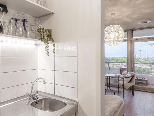 Über den Dächern Kölns Apartement mit Domblick, Koln Amsterdam Apartments for Rent
