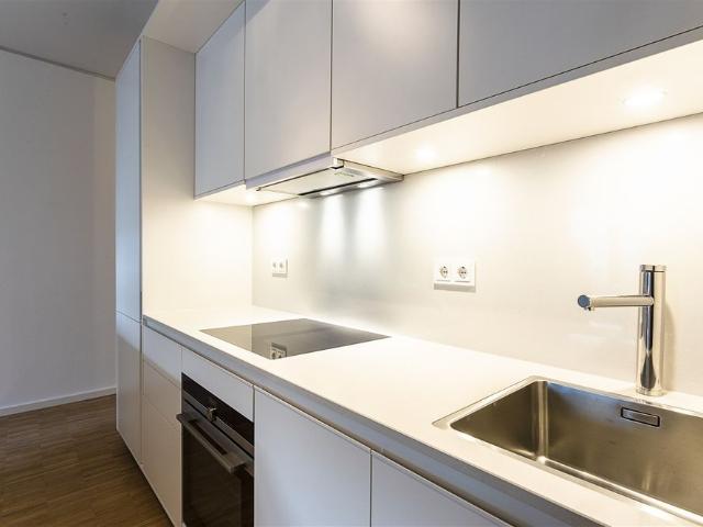 Über den Dächern von Berlin Mitte moderne 2 Zimmer Wohnung mit großzügiger Loggia