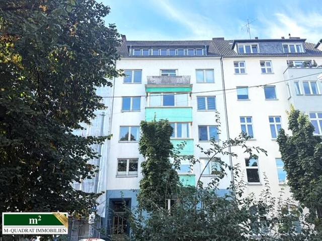 Über den Dächern von Düsseldorf: 4 Zimmer Wohnung mit Balkon direkt am Fürstenplatz
