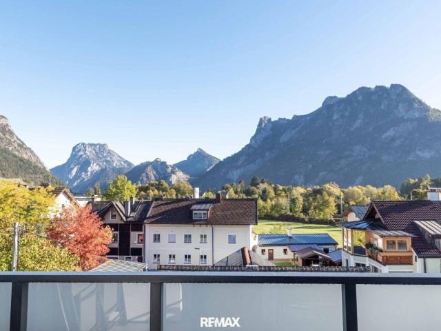 Über den Dächern von Ebensee: Neuwertige Traumwohnung mit Bergblick