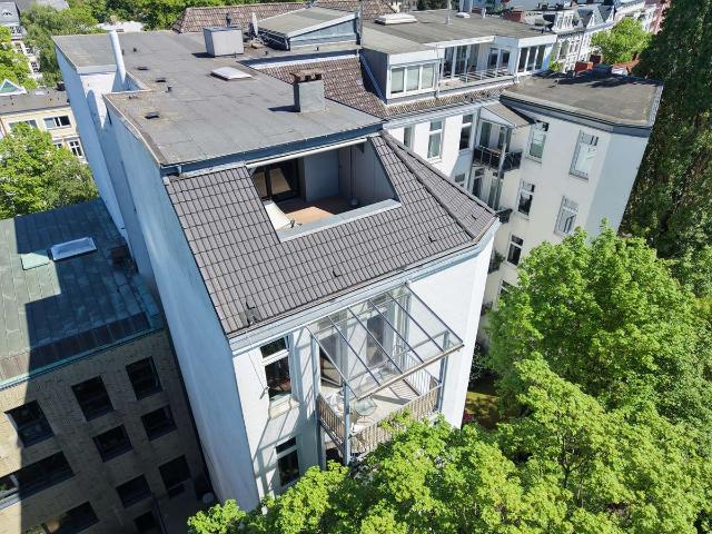 Über den Dächern von Hamburg – großzügige 5 Zimmer Altbauwohnung mit Dachterrasse und Weitblick