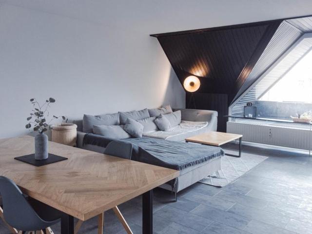 Über den Dächern von Kamen: 3 Zimmer Wohnung mit Balkon, hochwertiger Einbauküche & Klimaanlage