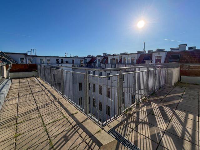 ÜBER DEN DÄCHERN VON MEIDLING: klimatisiere 3 Zimmer DG mit großer Terrasse & Weitblick