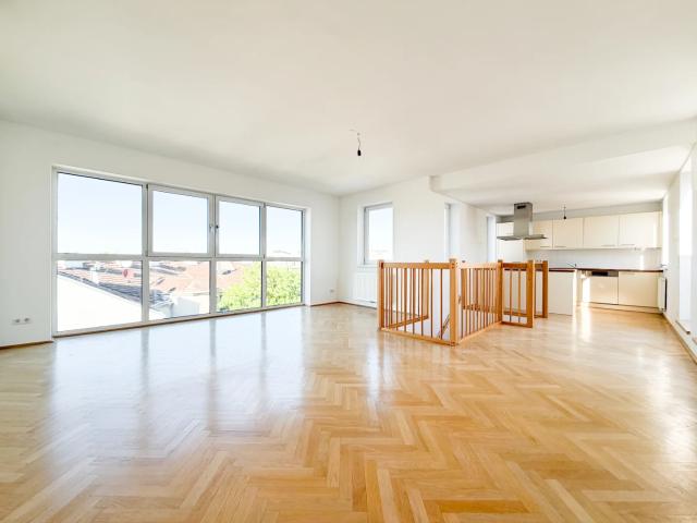 ÜBER DEN DÄCHERN VON MEIDLUNG: 3 Zimmer DG mit 11 m² Terrasse, Klimaanlage & Weitblick, Nähe Meidling S+U