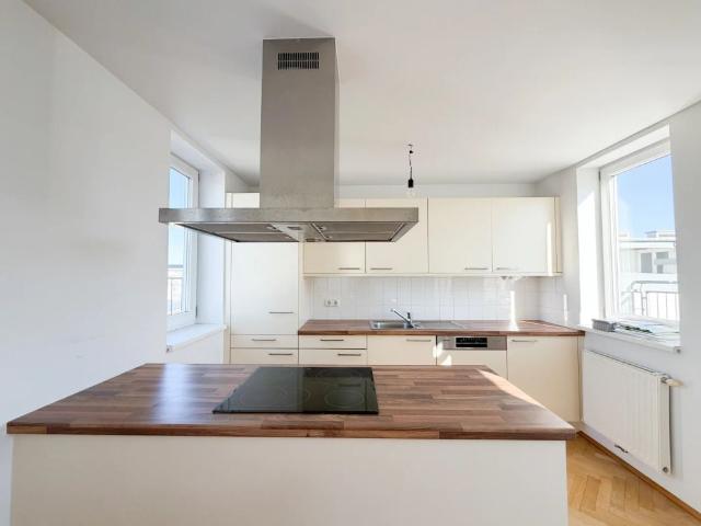 ÜBER DEN DÄCHERN VON MEIDLUNG: 3 Zimmer DG mit 11 m² Terrasse, Klimaanlage & Weitblick, Nähe Meidling S+U
