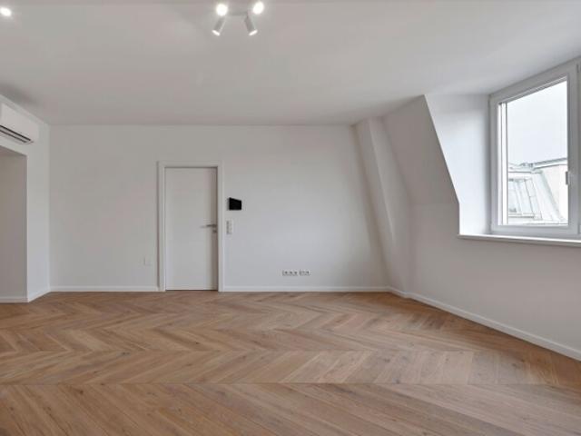 Über den Dächern Wiens Elegante 2 Zimmer Dachgeschoß Wohnung