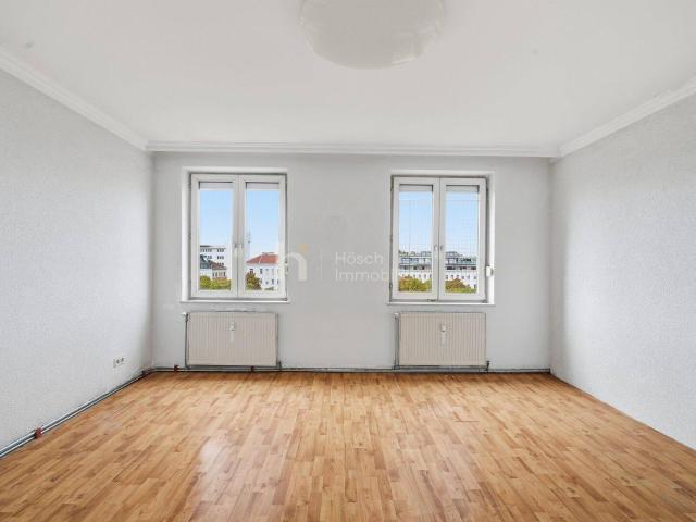 Über den Dächern: 3 Zimmer mit Balkon am Allerheiligenplatz