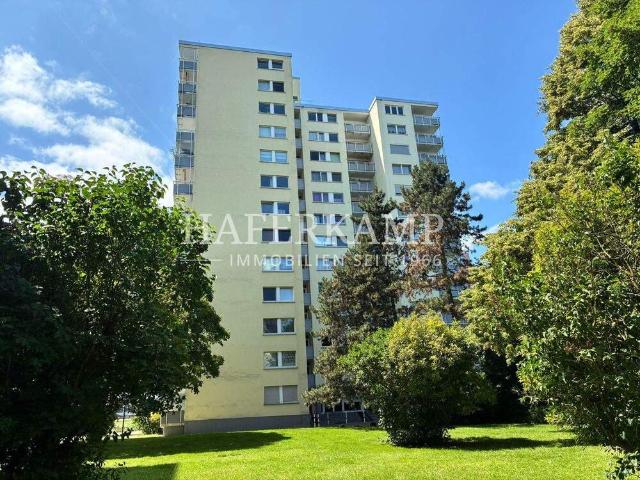 Über den Dächern: 4 Zimmer Wohnung mit Balkon in Steinbach