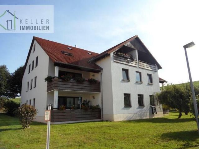 Übern. EBK möglich, sehr ruhig gelegene 2 R DG Whg. mit Tageslichtbad, PKW Stellplatz am Haus