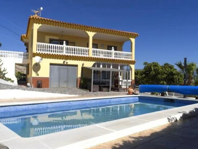 Ubicación, Ubicación, Ubicación! 404m² Almayate Bajo