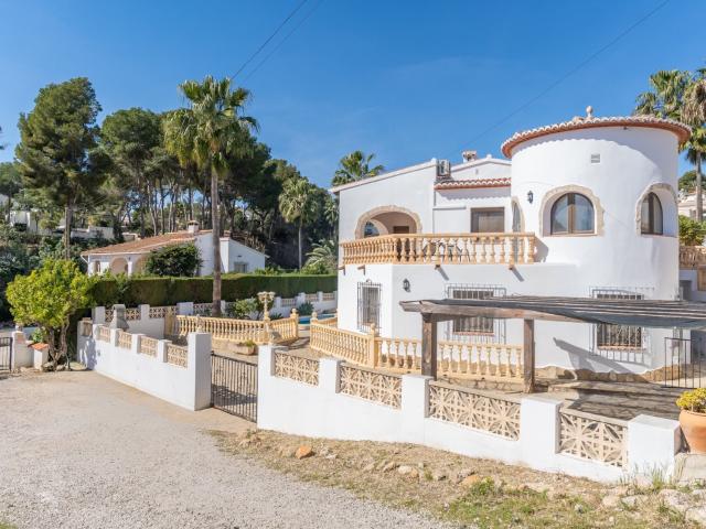Ubicación, ubicación, ubicación Esta amplia villa familiar s. 288m² Moraira