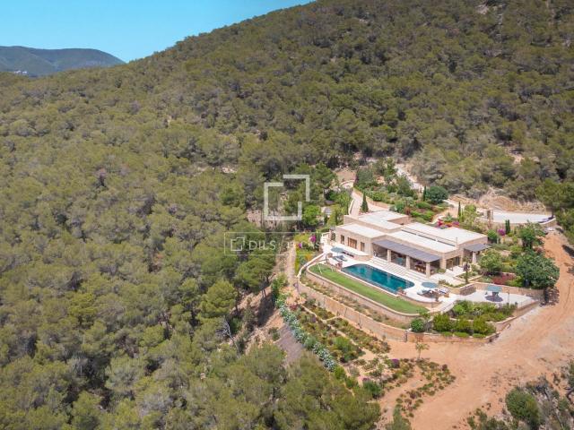 Ubicada cerca del tradicional pueblo de San Carlos y a pocos. 591m² Cala Mastella