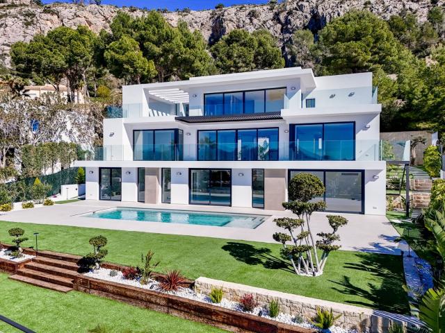 Ubicada dentro de la exclusiva comunidad residencial de Alte. 405m² Altea
