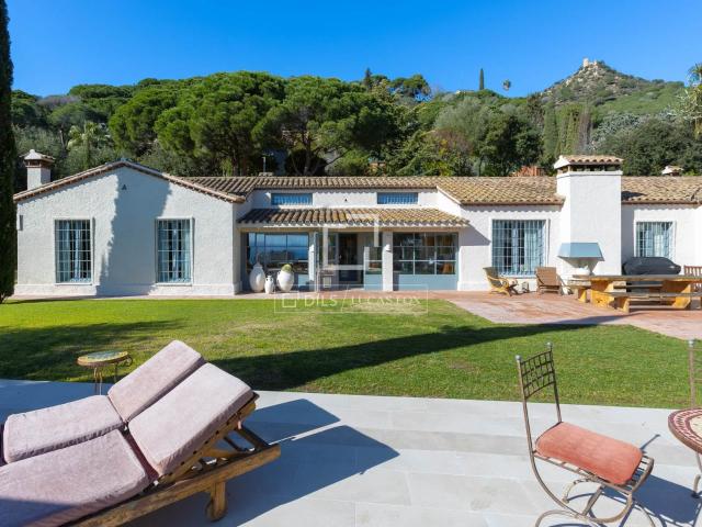 Ubicada en el exclusivo entorno de Cabrera de Mar, esta impr. 592m² Cabrera de Mar