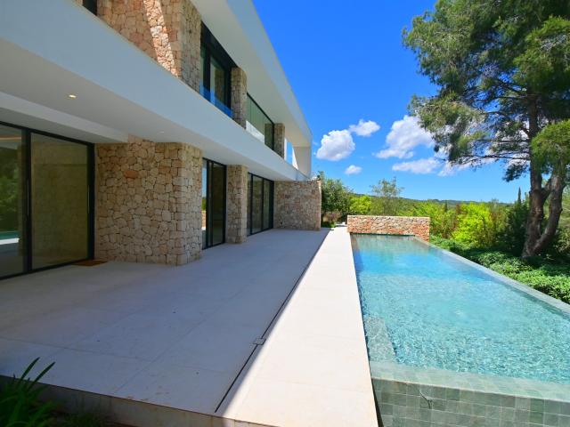 Ubicada en el prestigioso enclave de Roca Llisa, dentro del. 578m² Santa Eulalia del Río
