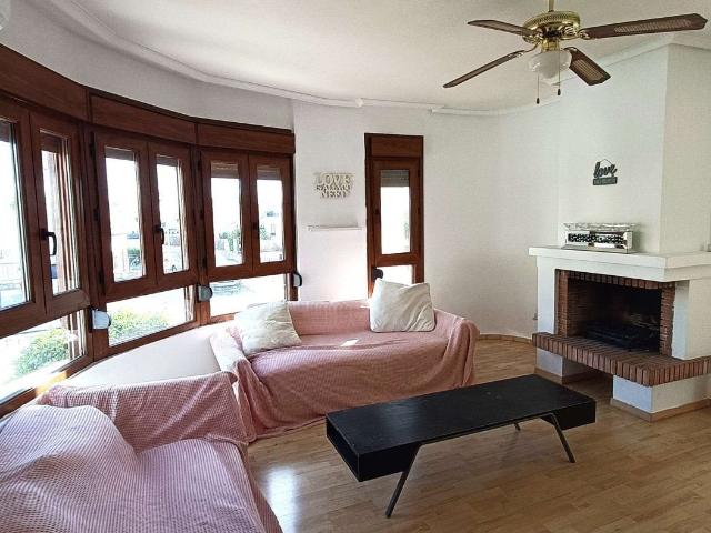 Ubicada en la codiciada zona de La Finca, esta excepcional v. 141m² Algorfa