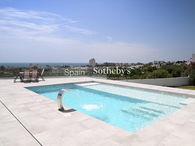 Ubicada en la consolidada zona residencial de Cortijo de Maz. 264m² Las Cabezas de San Juan