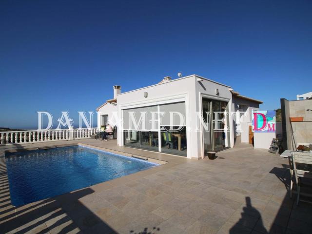 Ubicada en Ráfol de Almunia, en la provincia de Alicante, es. 285m² El salt