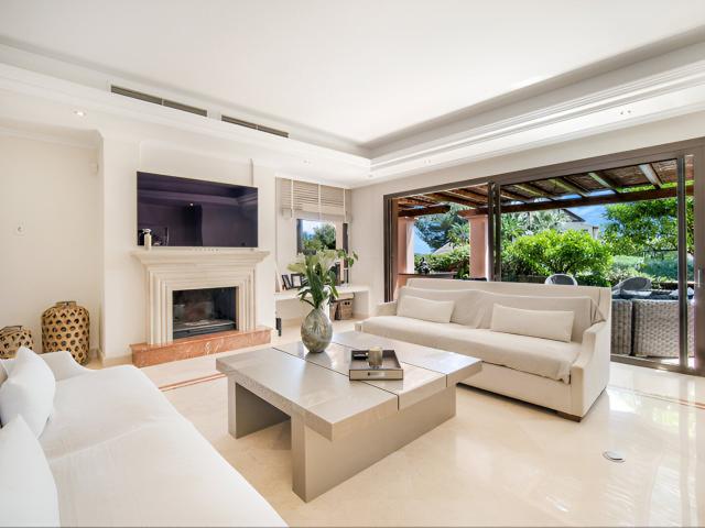 Ubicada en la prestigiosa Cascada de Camoján, en la Milla de. 414m² Marbella