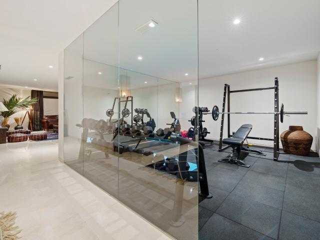 Ubicada en la prestigiosa zona de Haza del Conde en Nueva An. 493m² Marbella
