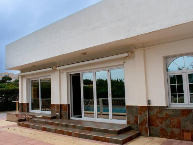 Ubicada en la tranquila y codiciada zona de Plaza Calnegre. 445m² Cartagena