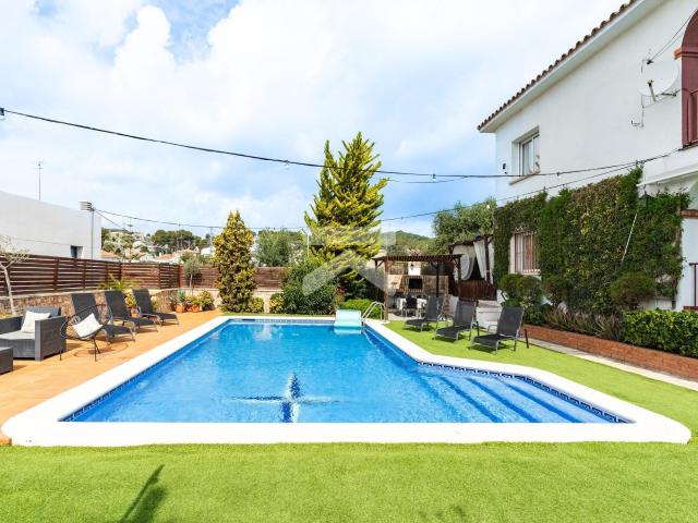 Ubicada en la tranquila y consolidada zona residencial de Cu. 252m² Cunit