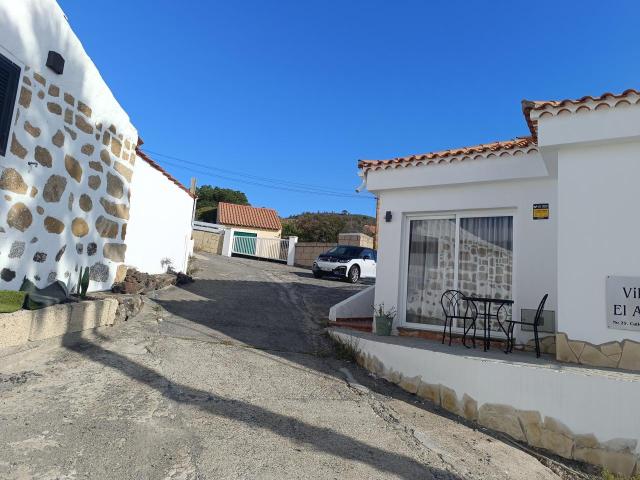 Ubicada en la tranquila zona de El Frontón, esta hermosa cas. 124m² San Miguel de Abona