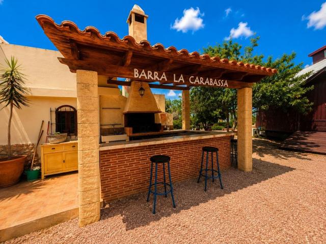 Ubicada en la Urbanización Limoneros, entre Los Balsares y L. 150m² El Altet