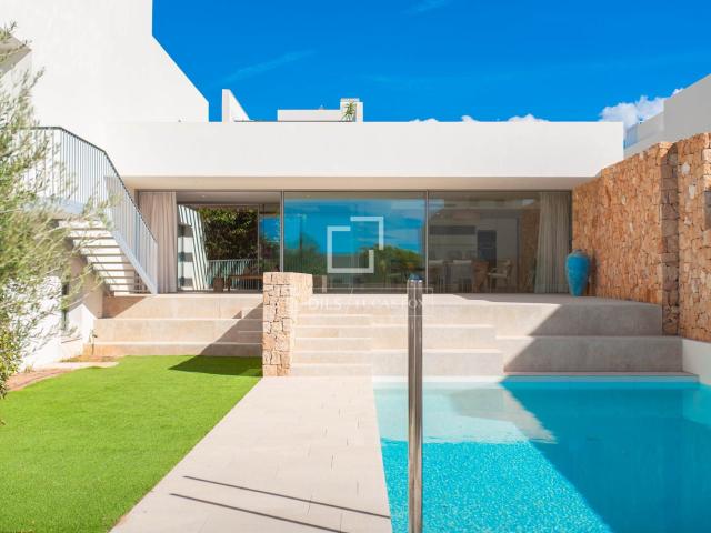Ubicada en uno de los lugares más solicitados de Ibiza, esta. 352m² Cala Bassa