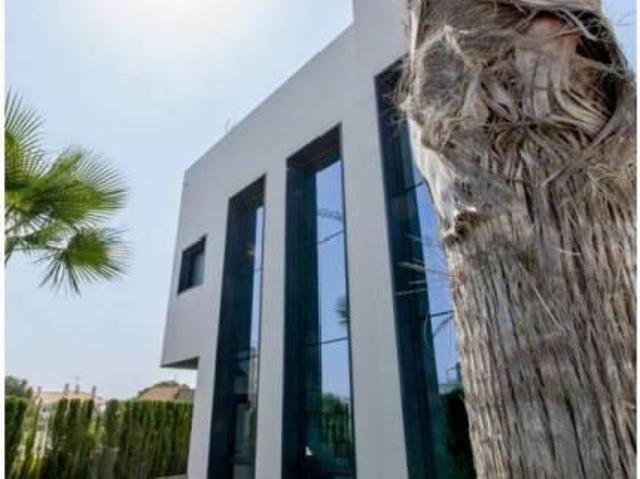 Ubicadas en la encantadora localidad de Orihuela, estas excl. 319m² Dehesa de Campoamor