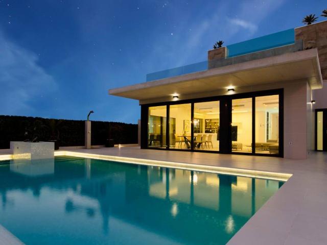Ubicadas en la encantadora localidad de Orihuela, estas excl. 322m² Dehesa de Campoamor
