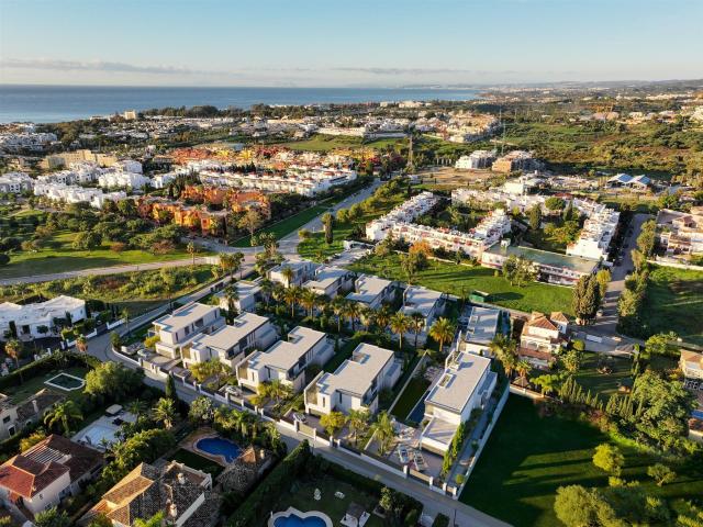 Ubicadas en la hermosa localidad de Estepona, estas exclusiv. 355m² Estepona