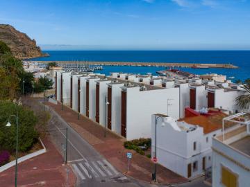 Ubicado a pocos pasos del mar y del puerto de Jávea, este ap. 60m² Jávea Xabia