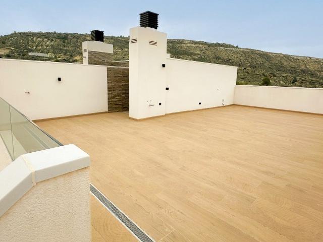 Ubicado en el prestigioso entorno de La Finca Golf, este con. 74m² Lomas de la Juliana