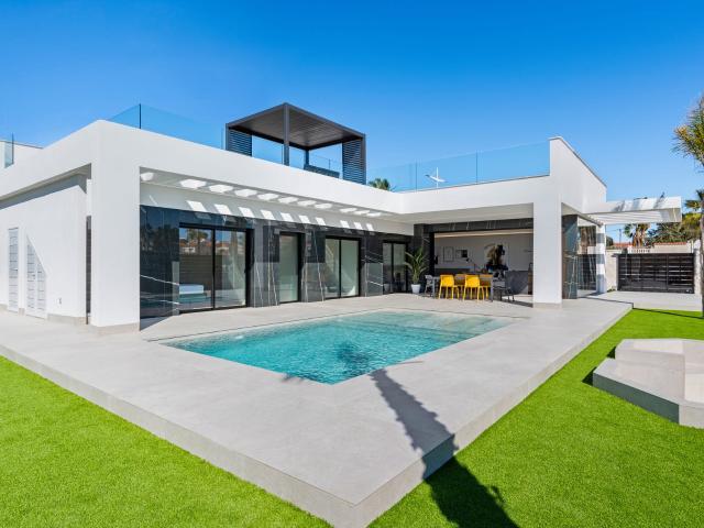 Ubicado en el prestigioso entorno de La Finca Golf, este exc. 168m² Algorfa