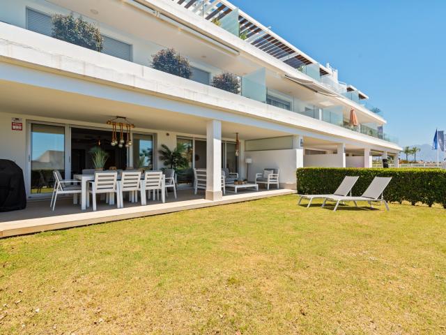 Ubicado en la consolidada urbanización Le Mirage, en Cancela. 134m² Estepona