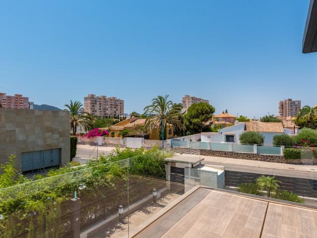 Ubicado en la exclusiva zona de Playa Paraiso, este conjunto. 103m² Playa Honda