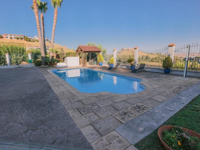 Ubicado en la exclusiva Ladera del Quinto Cecilio, este impr. 380m² Don Benito