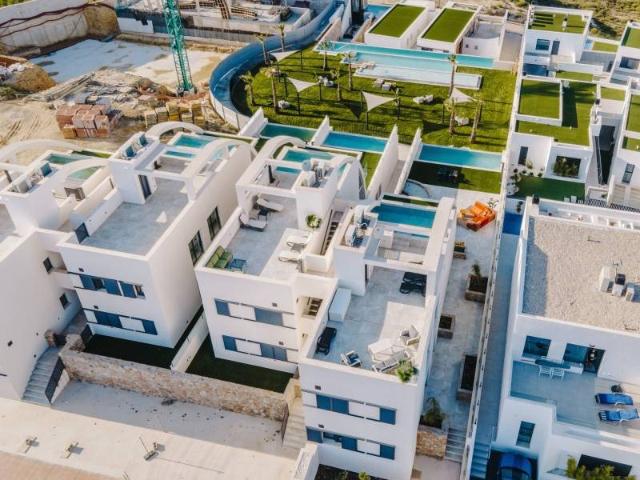 Ubicado en la encantadora Ciudad Quesada, este conjunto resi. 240m² Rojales